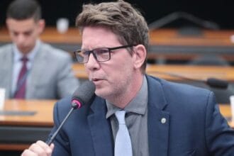 O deputado federal Mário Frias durante sessão na Câmara dos Deputados