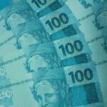 Cédulas de real brasileiro empilhadas