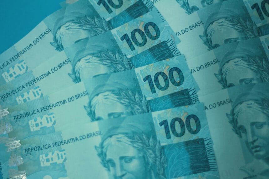 Cédulas de real brasileiro empilhadas