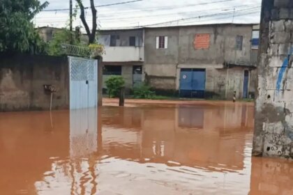 Bombeiros encontram corpo de mulher levada por correnteza
