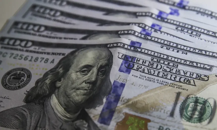 Cédulas e moeda de dólar americano